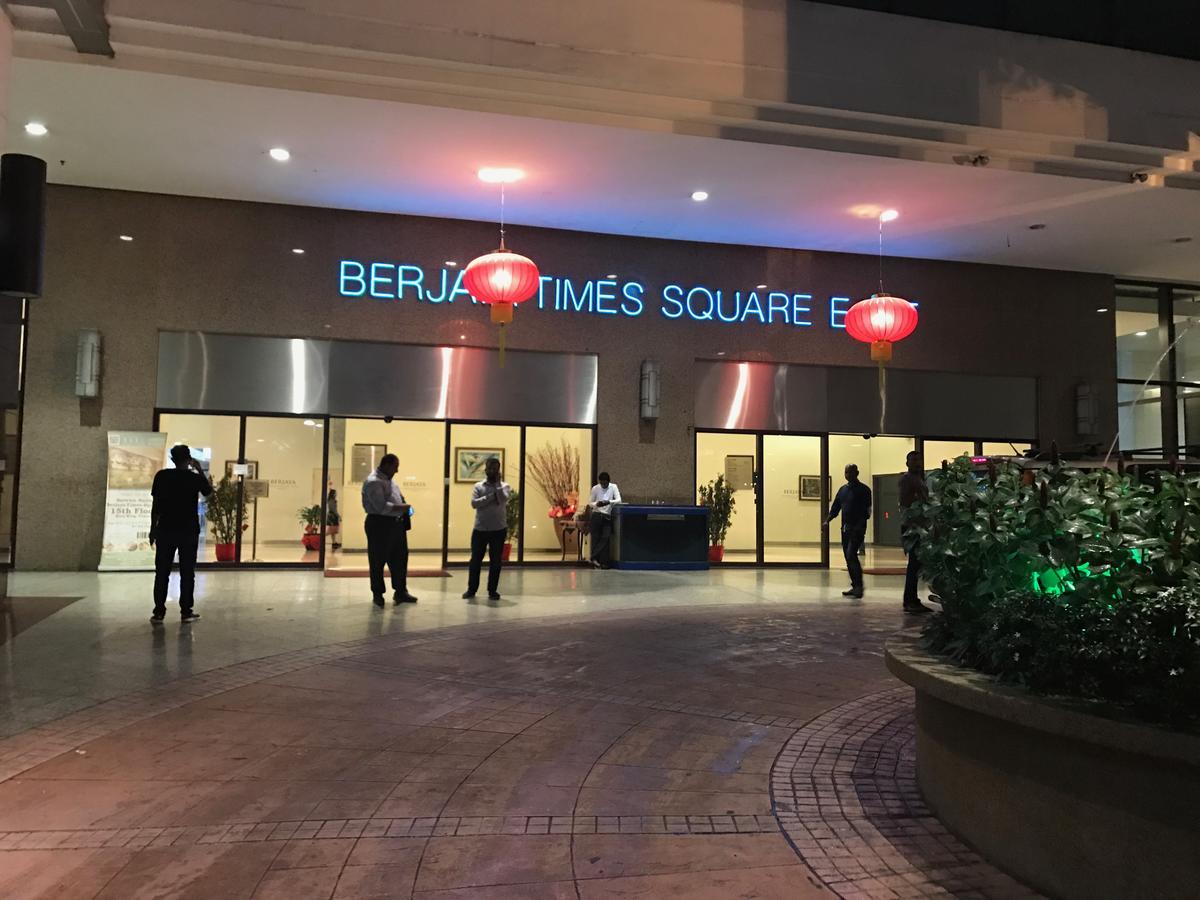 Апартаменты Times Square Kuala Lumpur By Luna Экстерьер фото